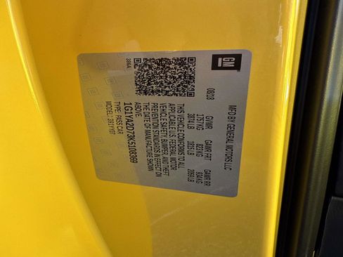 Used 2019 Chevrolet Corvette Stingray Coupe w/ Carbon Flash Badge Package image 37