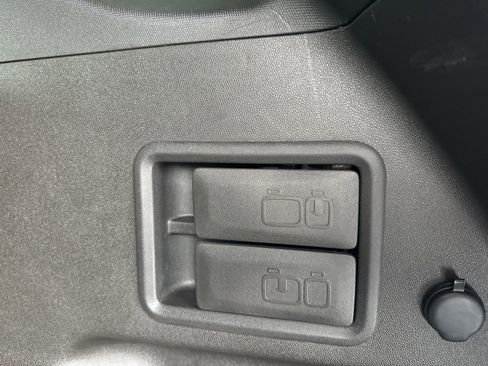 Used 2021 Chevrolet Equinox Premier w/ Redline Edition image 30