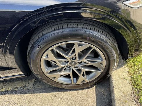 Certified 2025 Genesis GV70 2.5T AWD/4WD image 5