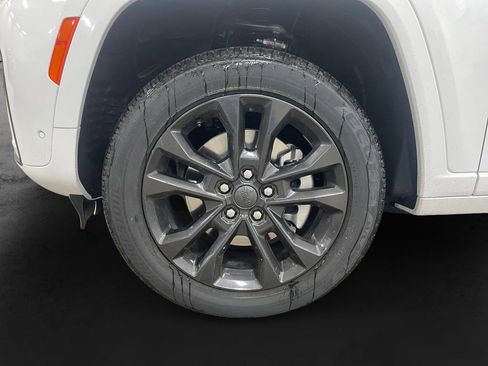 New 2026 Jeep Grand Cherokee L Limited image 9