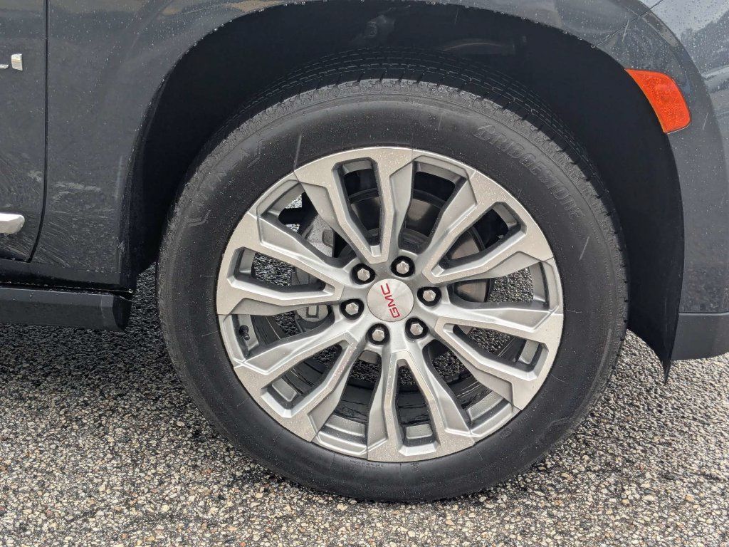 Used 2021 GMC Yukon Denali w/ Denali Premium Package RWD image 12
