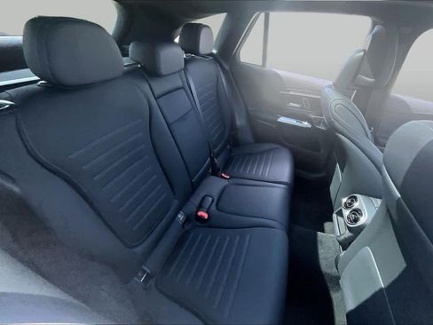 Used 2024 Mercedes-Benz GLC 300 image 17