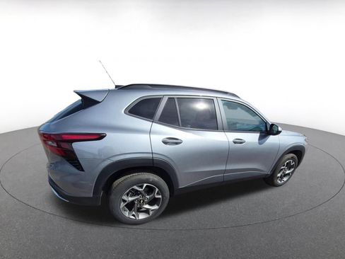 Used 2025 Chevrolet Trax LT image 7