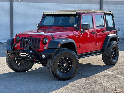 Used 2014 Jeep Wrangler Unlimited Rubicon w/ Connectivity Group image 2