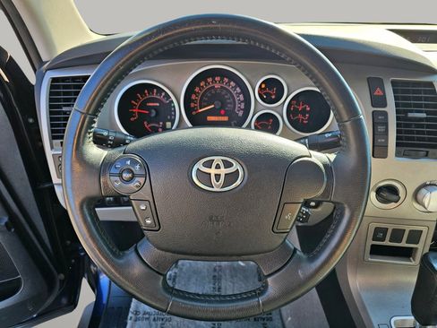 Used 2010 Toyota Tundra 4x4 CrewMax image 4