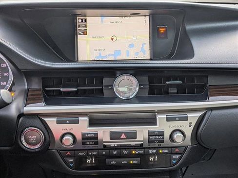 Used 2017 Lexus ES 350 image 12