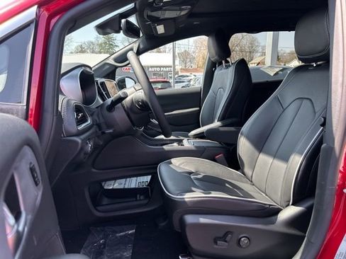 New 2026 Chrysler Pacifica Limited AWD/4WD image 35