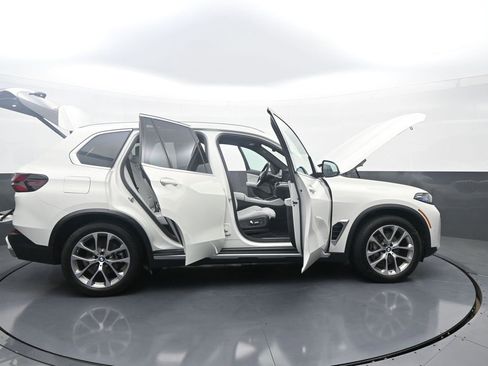 Used 2024 BMW X5 xDrive40i w/ Premium Package image 45