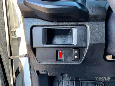 Used 2017 Toyota Tacoma SR image 33