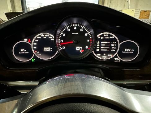 Used 2018 Porsche Panamera 4 image 16