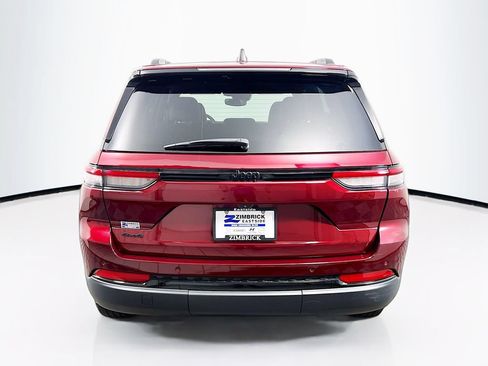 Used 2022 Jeep Grand Cherokee Altitude AWD/4WD image 6