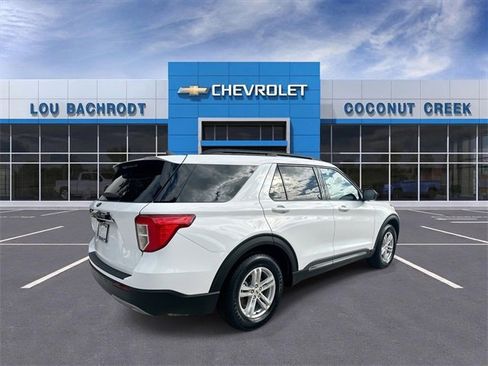 Used 2024 Ford Explorer XLT w/ Equipment Group 202A image 8