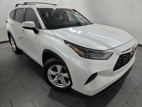 Used 2023 Toyota Highlander L FWD image 8
