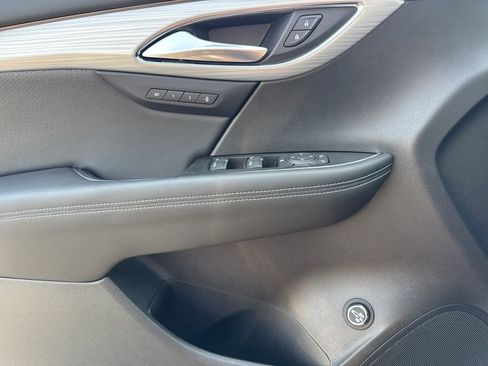 Used 2025 Buick Envision Avenir AWD/4WD image 17
