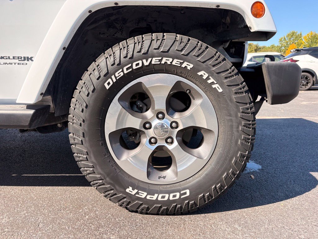 Used 2018 Jeep Wrangler Unlimited Sahara AWD/4WD image 30