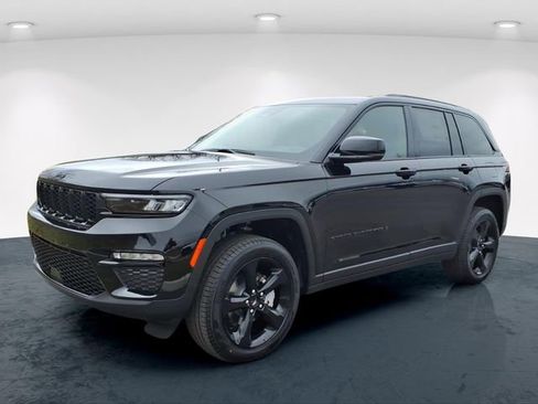 New 2025 Jeep Grand Cherokee Limited w/ Black Appearance Package AWD/4WD image 2