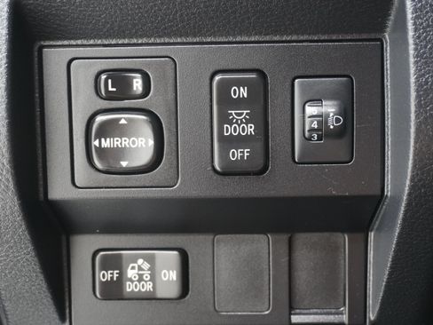 Used 2016 Toyota Tundra SR5 w/ Tow Package RWD image 17