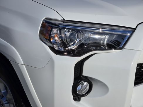Used 2019 Toyota 4Runner SR5 Premium image 11
