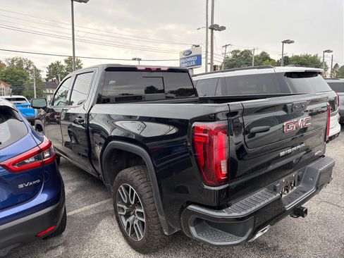 Used 2023 GMC Sierra 1500 AT4 w/ Technology Package AWD/4WD image 9