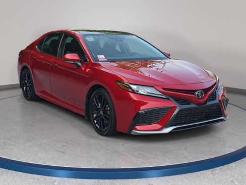 Used 2024 Toyota Camry XSE FWD image 3
