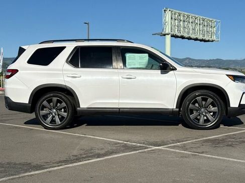 Certified 2025 Honda Pilot Sport image 3
