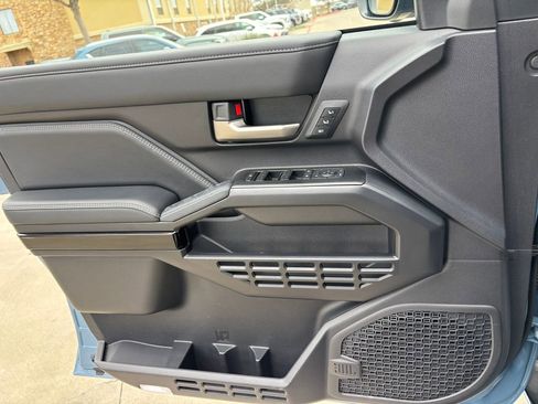 Used 2025 Toyota 4Runner Limited image 25