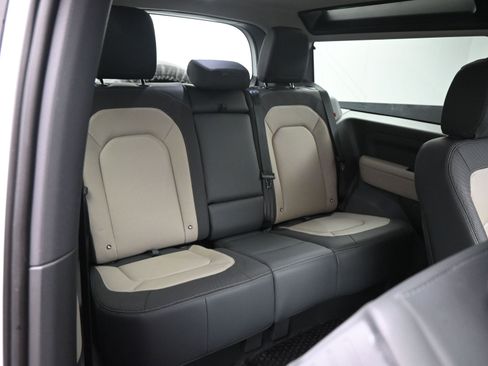 Used 2024 Land Rover Defender 90 X-Dynamic SE image 8
