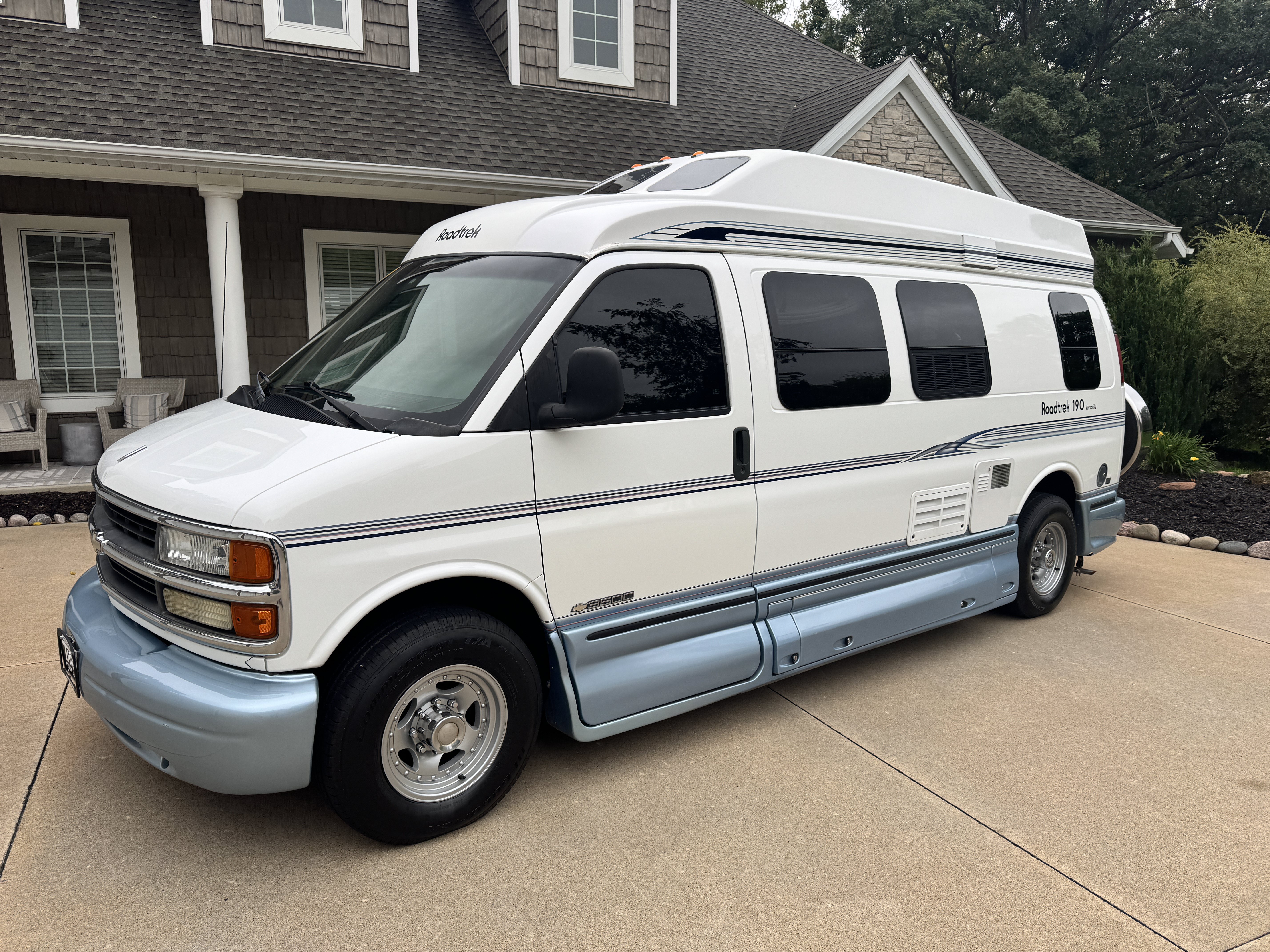 Used 2002 Chevrolet Express 3500 Extended w/ Preferred Equipment Group 2 RWD image 2