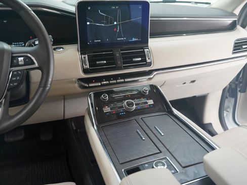 Used 2020 Lincoln Navigator Reserve w/ Cargo Convenience Package RWD image 18