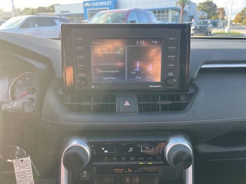 Used 2021 Toyota RAV4 LE image 18
