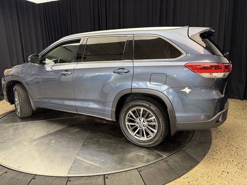 Used 2017 Toyota Highlander XLE image 4