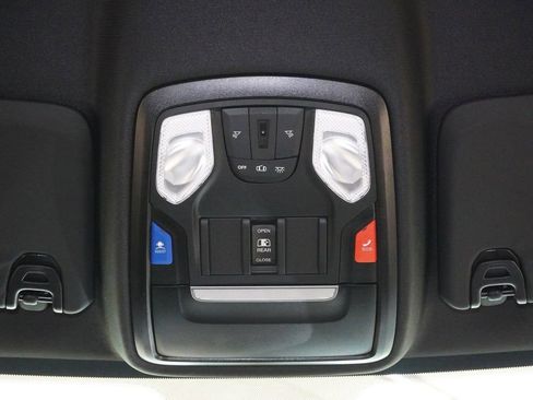 Used 2024 RAM 2500 Tradesman w/ Chrome Appearance Group AWD/4WD image 19