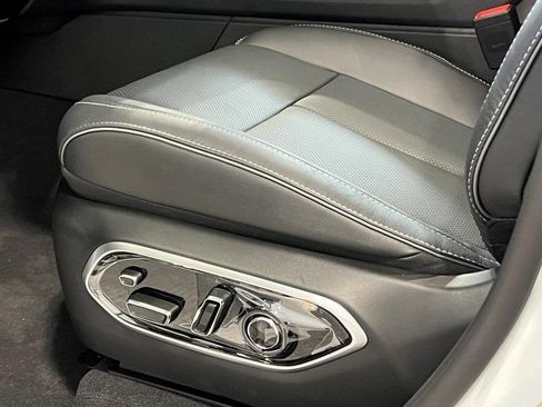 New 2025 Jeep Grand Cherokee Overland w/ Adv Protech Group III image 14