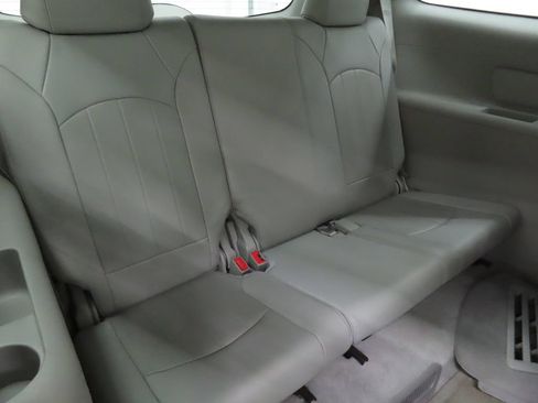 Used 2011 Buick Enclave CXL FWD image 23