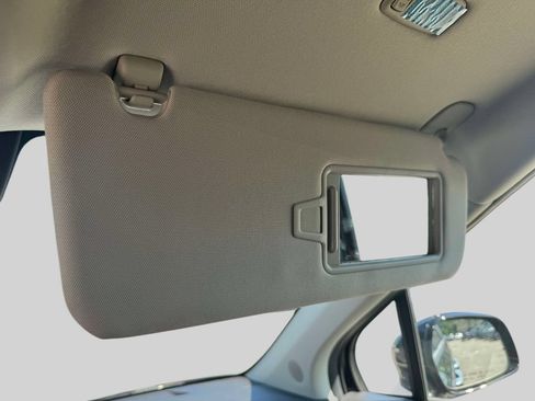 Used 2024 Kia Carnival EX FWD image 30