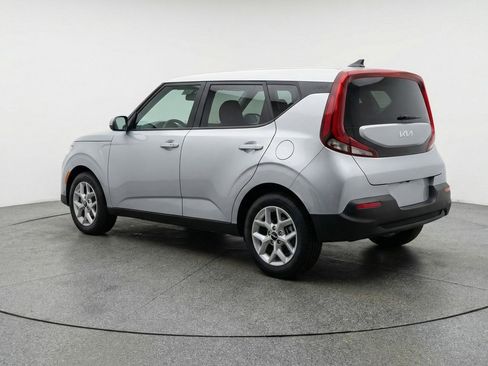 Used 2025 Kia Soul LX w/ LX Technology Package FWD image 9
