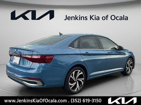 Used 2025 Volkswagen Jetta SEL FWD image 3