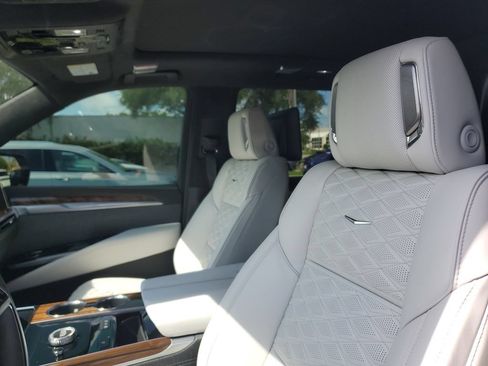 Used 2026 Cadillac Escalade Platinum Sport w/ LPO, ONYX Package AWD/4WD image 21
