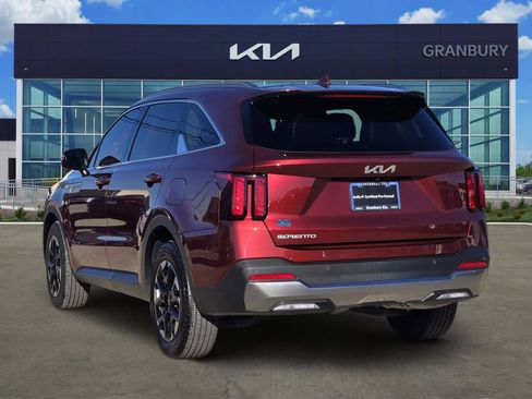 Certified 2025 Kia Sorento S w/ Panoramic Sunroof Package image 4