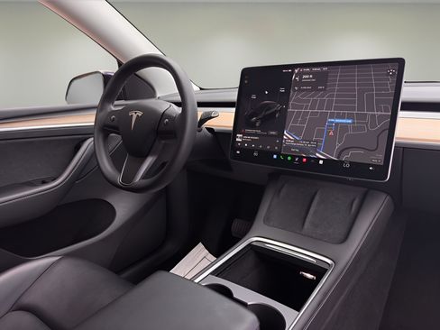Used 2023 Tesla Model Y 2WD image 11