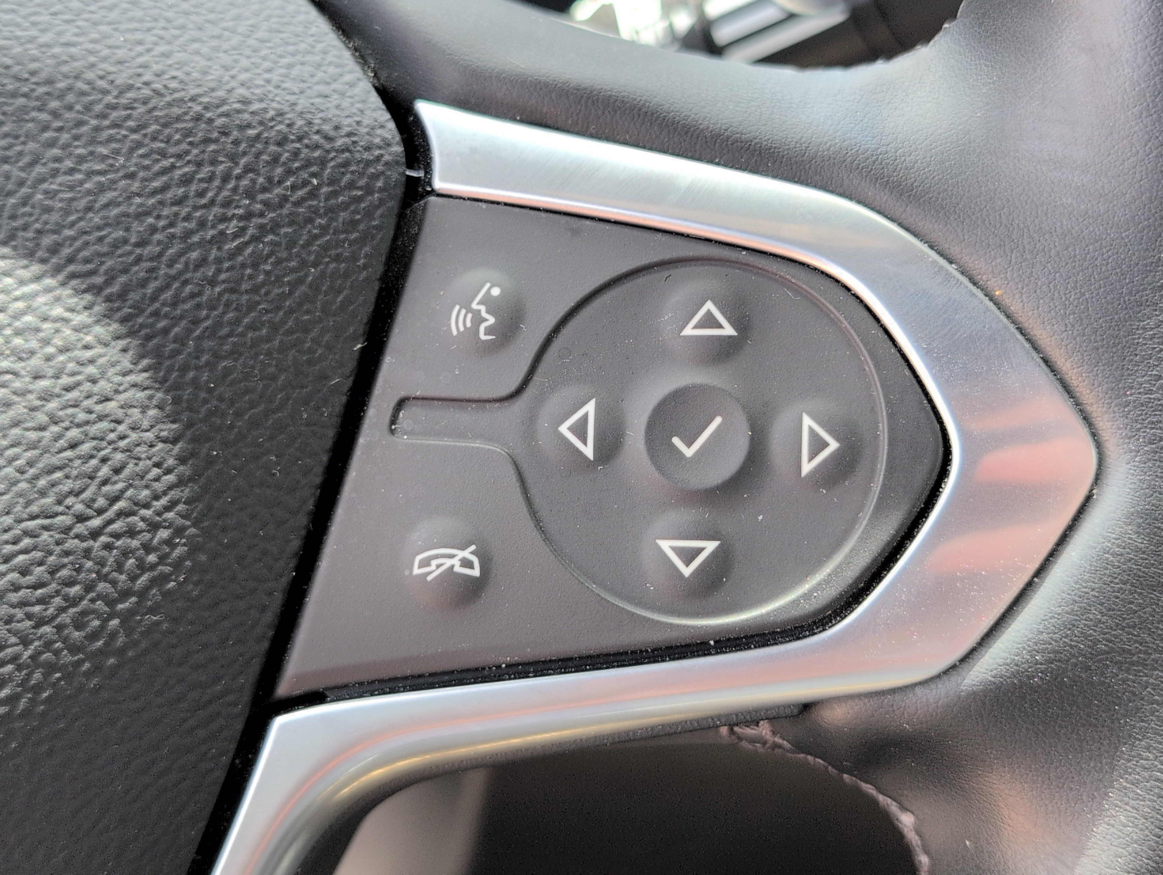 Used 2023 Chevrolet Traverse Premier FWD image 25