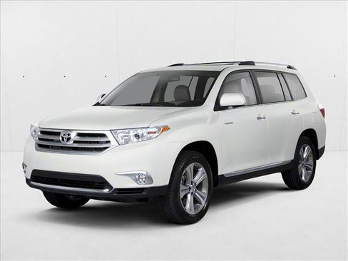 Used 2013 Toyota Highlander SE FWD image 1