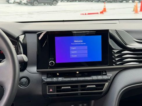 Used 2025 Toyota Camry SE image 15