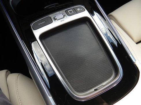 Used 2025 Mercedes-Benz GLB 250 4MATIC image 17