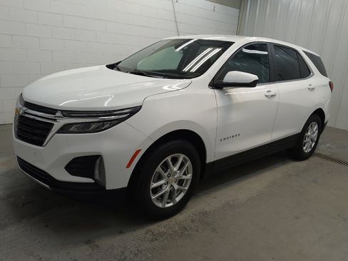 Used 2023 Chevrolet Equinox LT w/ Driver Convenience Package AWD/4WD image 2