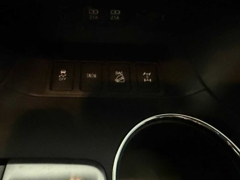 Used 2018 Toyota Highlander LE image 34