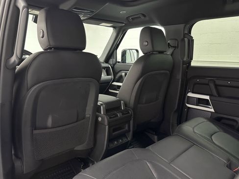 Used 2024 Land Rover Defender 110 S image 14