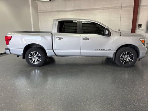 Used 2020 Nissan Titan SV w/ SV Convenience Package AWD/4WD image 3