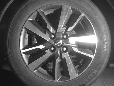 Used 2025 Nissan Versa SV image 12