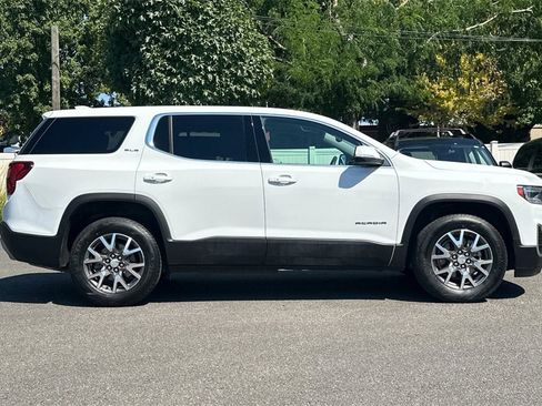 Used 2023 GMC Acadia SLE image 4